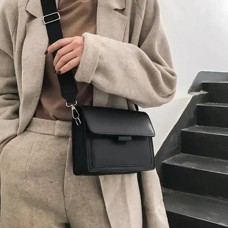 Crossbody-väska - Mini Flip-väska med tjock rem för Kvinnor-Mira Lina