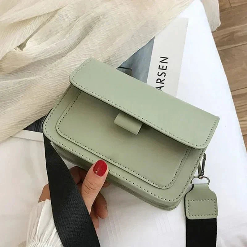 Crossbody-väska - Mini Flip-väska med tjock rem för Kvinnor-Mira Lina