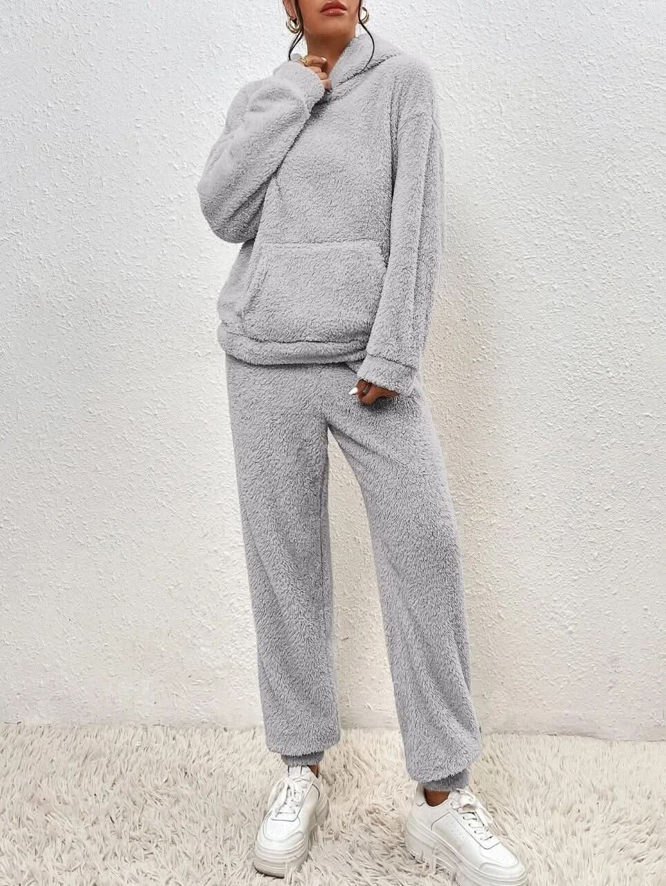 Fleece Loungewear – tvådelat loungeset för dam med huvtröja och joggingbyxor-Mira Lina
