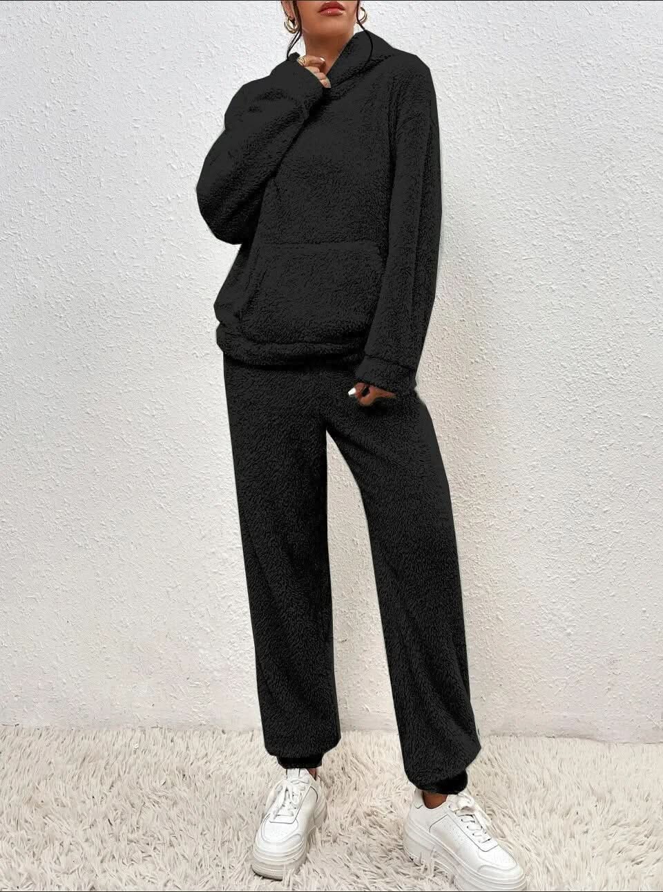 Fleece Loungewear – tvådelat loungeset för dam med huvtröja och joggingbyxor-Mira Lina