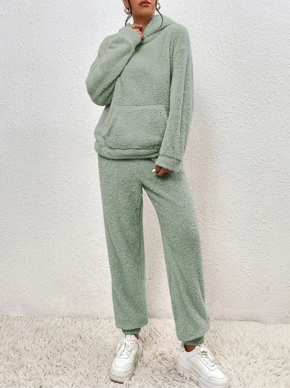 Fleece Loungewear – tvådelat loungeset för dam med huvtröja och joggingbyxor-Mira Lina