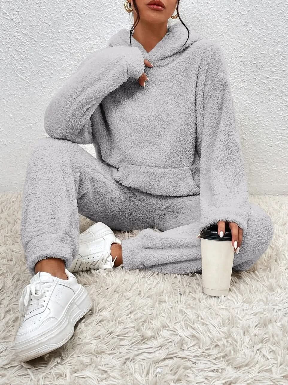 Fleece Loungewear – tvådelat loungeset för dam med huvtröja och joggingbyxor-Mira Lina