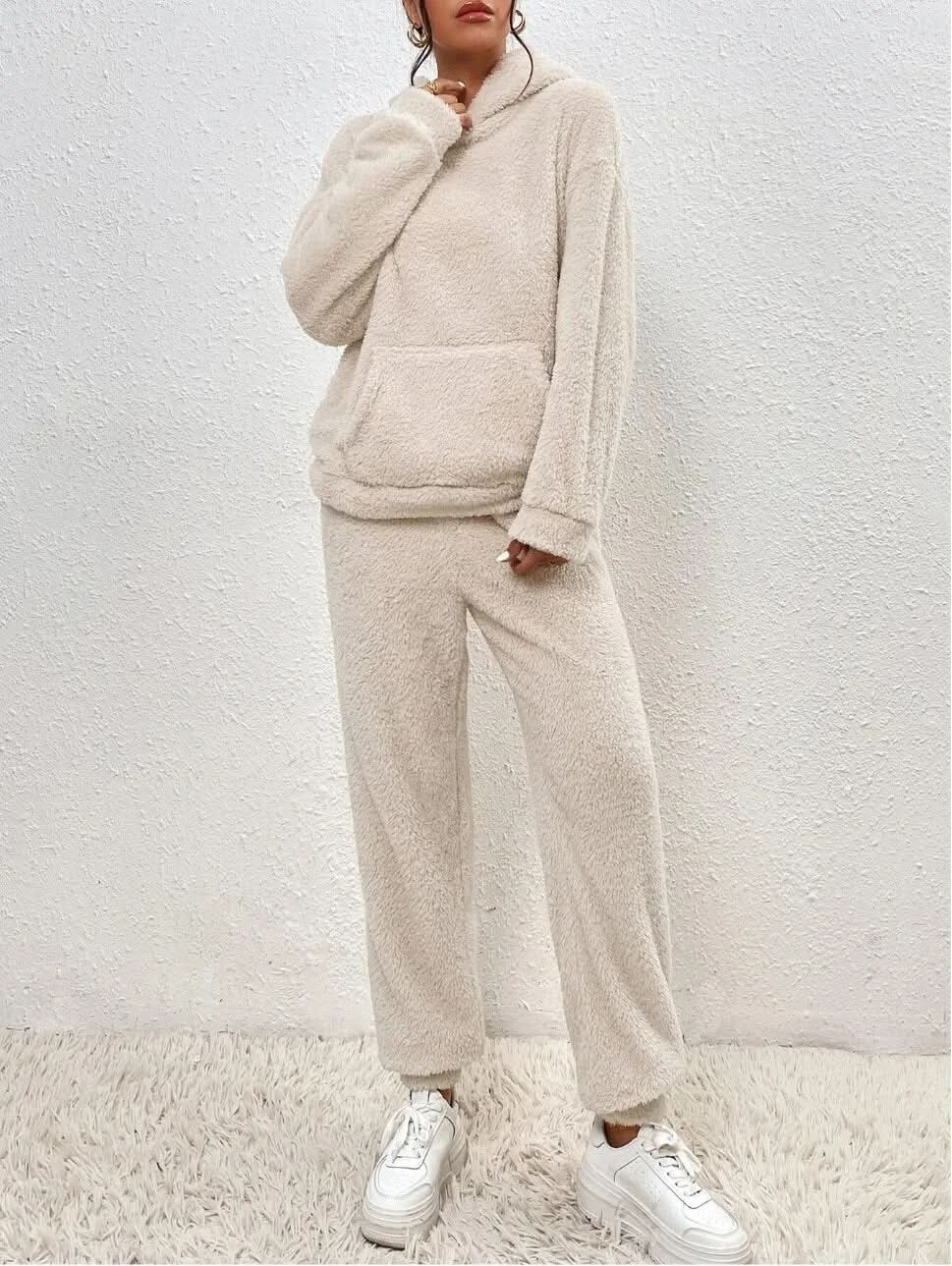 Fleece Loungewear – tvådelat loungeset för dam med huvtröja och joggingbyxor-Mira Lina