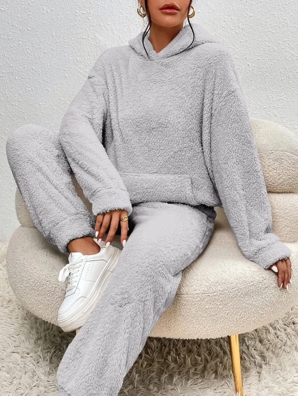 Fleece Loungewear – tvådelat loungeset för dam med huvtröja och joggingbyxor-Mira Lina