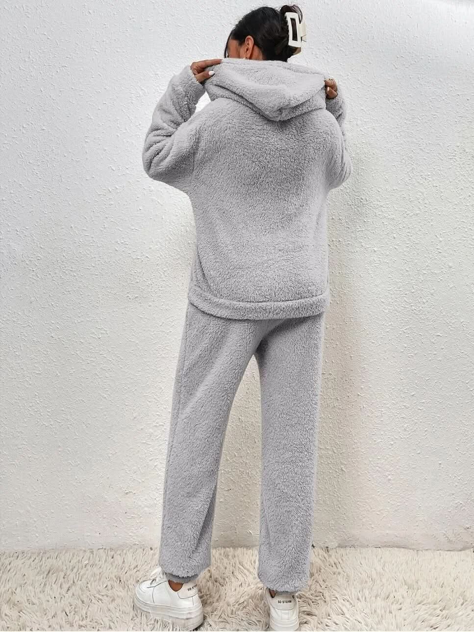 Fleece Loungewear – tvådelat loungeset för dam med huvtröja och joggingbyxor-Mira Lina