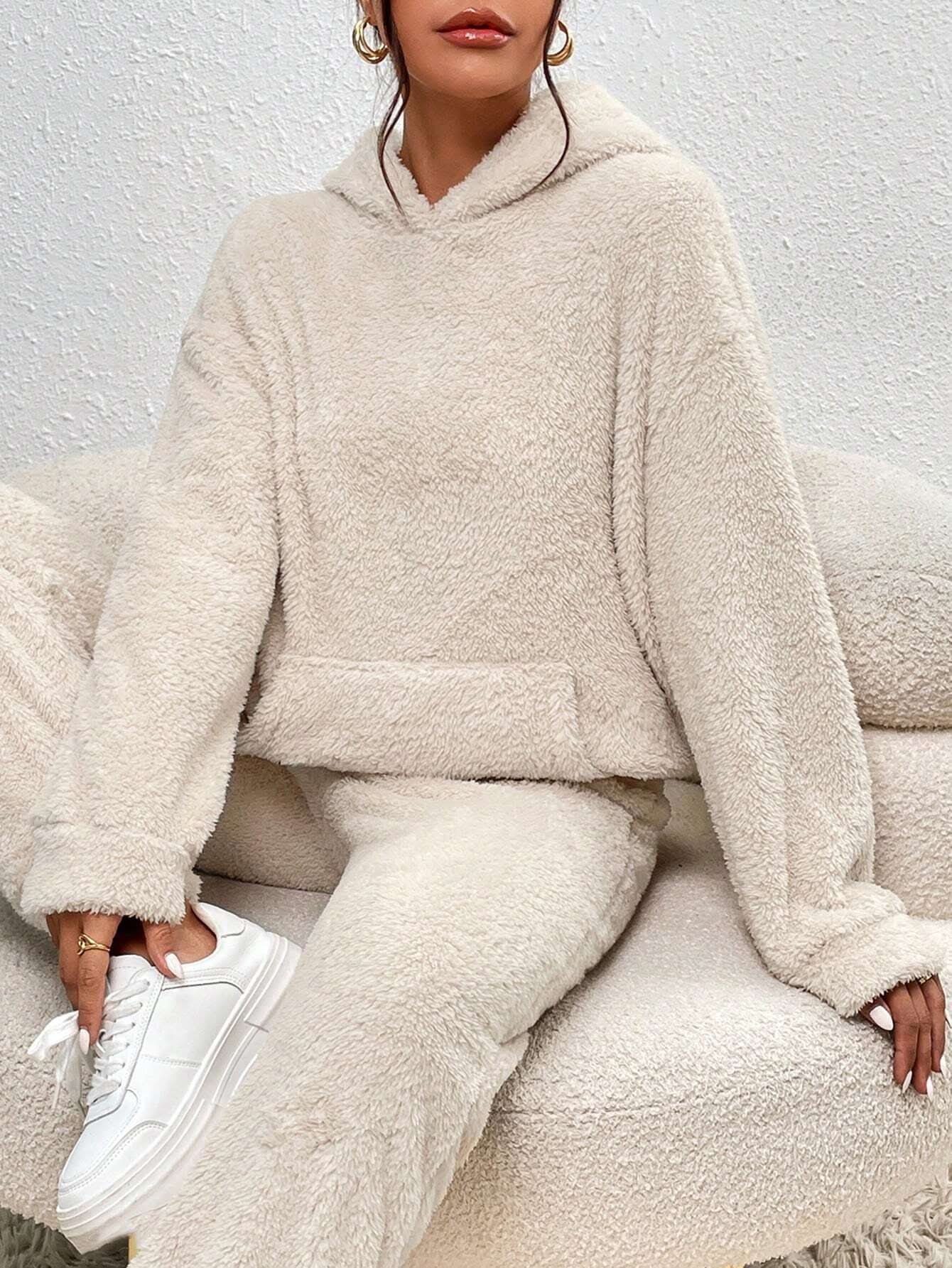 Fleece Loungewear – tvådelat loungeset för dam med huvtröja och joggingbyxor-Mira Lina
