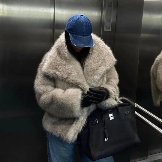 Fusklångluggigt tygrock – kort, fluffig jacka i fusklångluggigt tyg för damer-Mira Lina