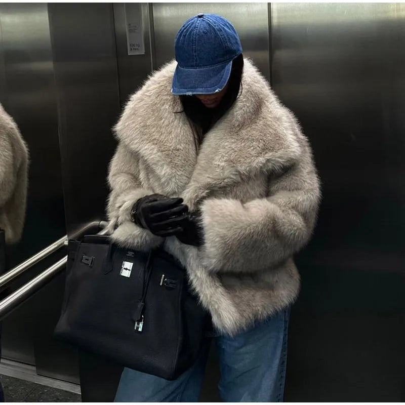 Fusklångluggigt tygrock – kort, fluffig jacka i fusklångluggigt tyg för damer-Mira Lina