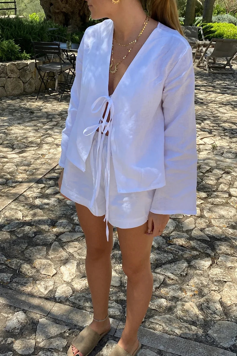 Långärmad skjorta med knytband | Vit | Löst sittande | Blus med knytband fram | Damskjorta-Mira Lina