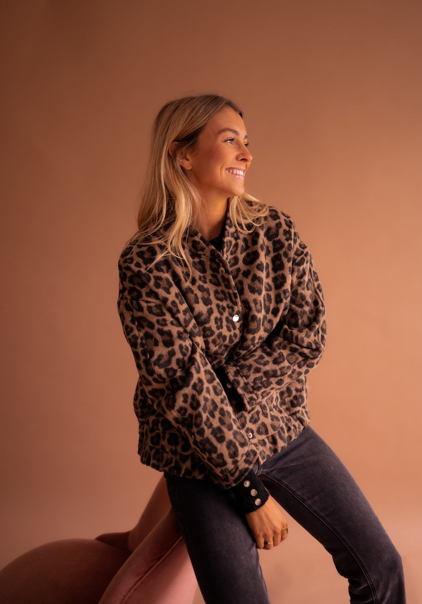 Leopardjacka – Oversized bomberjacka för damer med leopardmönster-Mira Lina