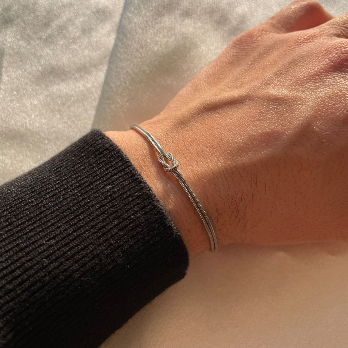 Love Knot-armband | Justerbart | Minimalistiskt | Gul metalltonarmband | Damarmband-Mira Lina