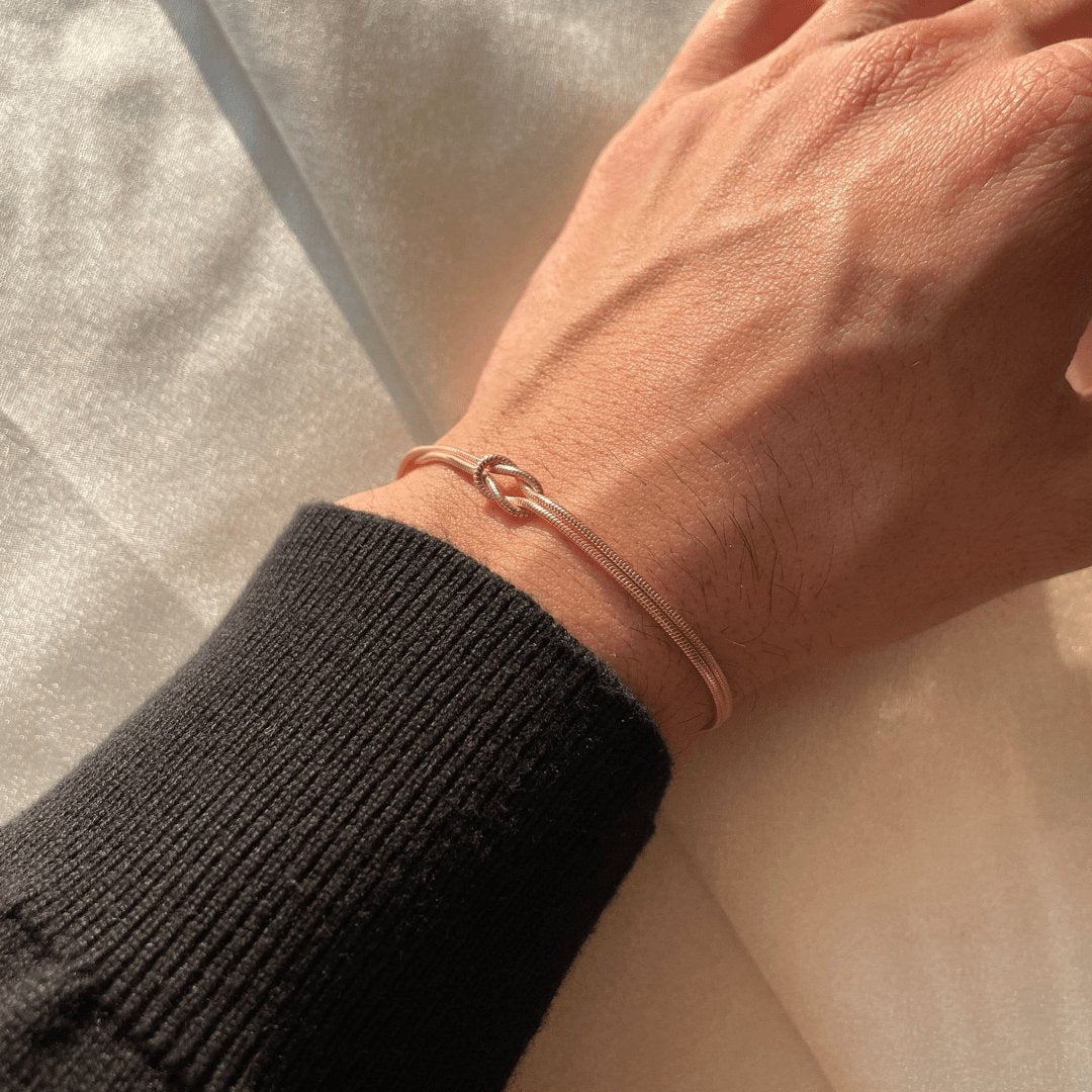Love Knot-armband | Justerbart | Minimalistiskt | Gul metalltonarmband | Damarmband-Mira Lina
