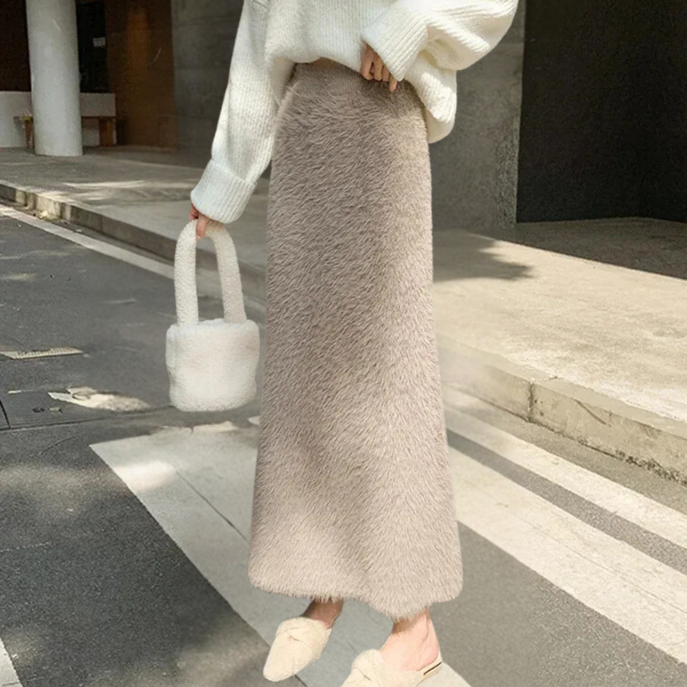 Maxikjol – Lång khakifärgad fluffig långluggigt tygkjol för damer-Mira Lina