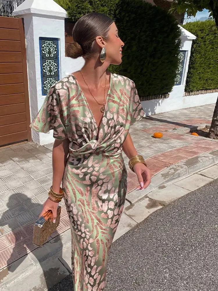 Maxiklänning | Fjärilsärm | V-ringning | Elegant klänning | Cocktailklänning-Mira Lina