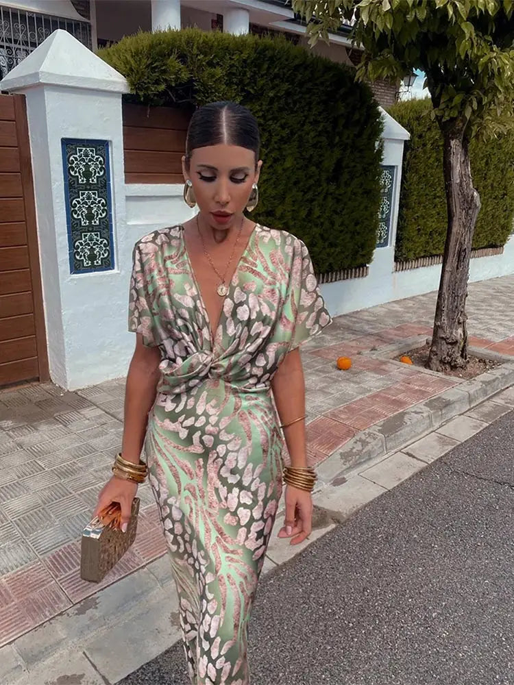 Maxiklänning | Fjärilsärm | V-ringning | Elegant klänning | Cocktailklänning-Mira Lina