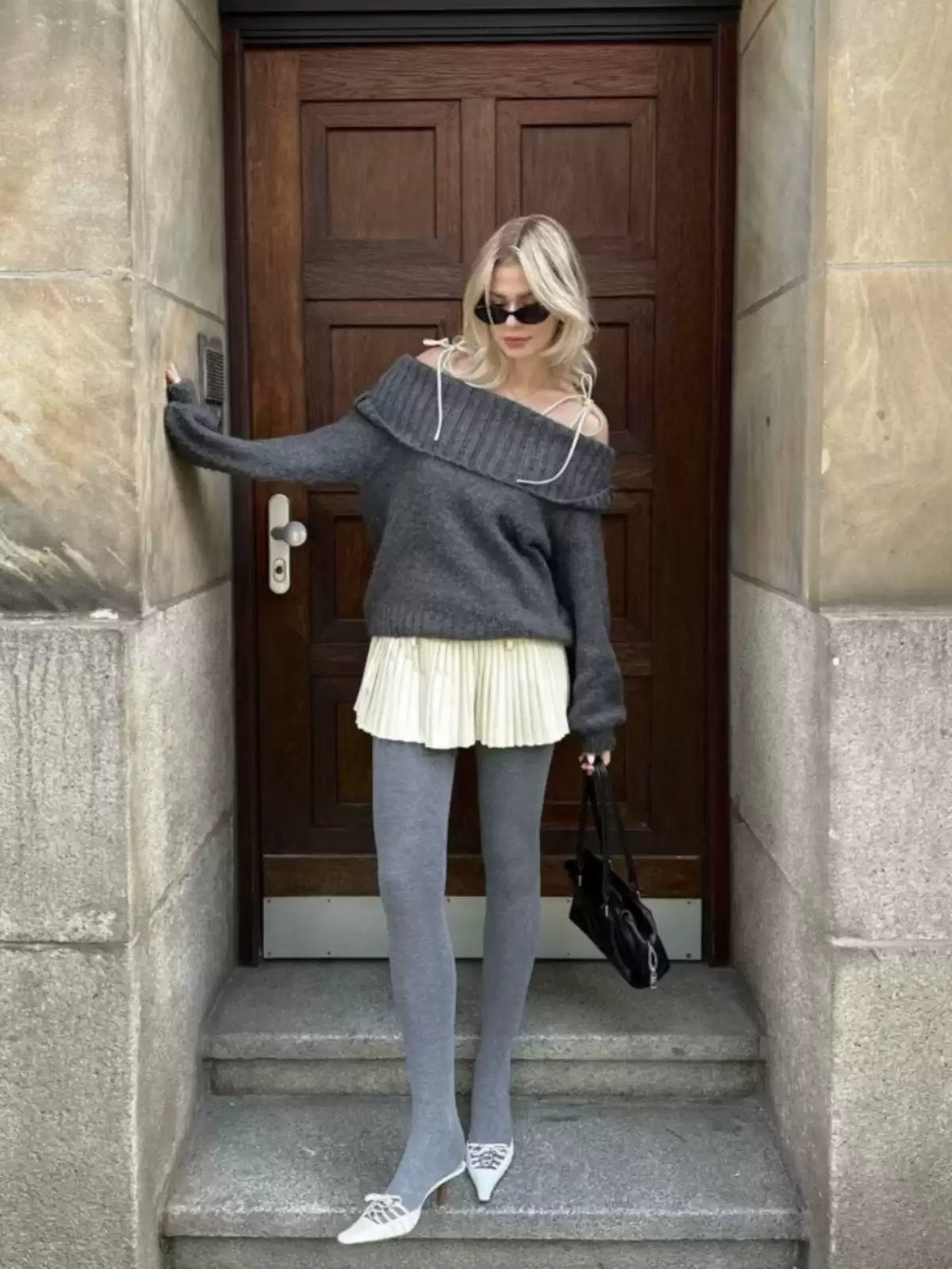 Off-Shoulder Jumper - Grå - Löst sittande - Stickad tröja - Stickade plagg för damer-Mira Lina