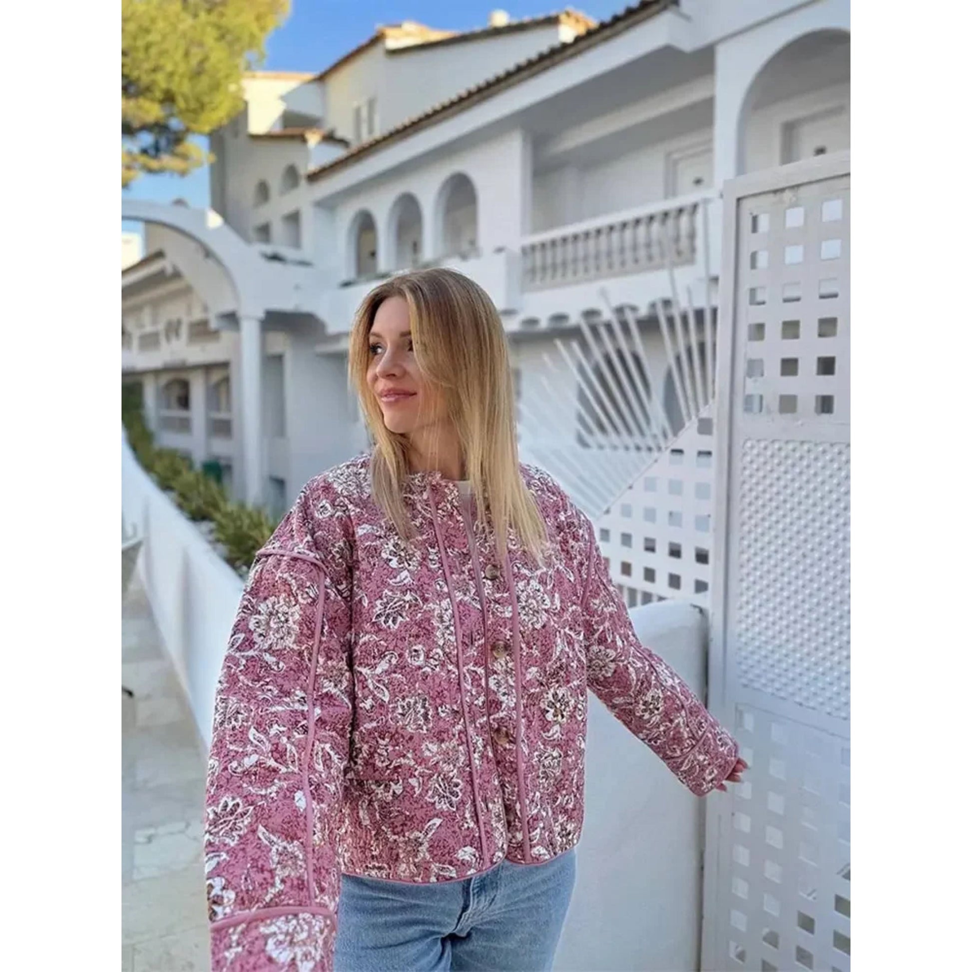 Överdimensionerad Jacka – Damjacka i rosa med blommönster och tunn quiltning-Mira Lina