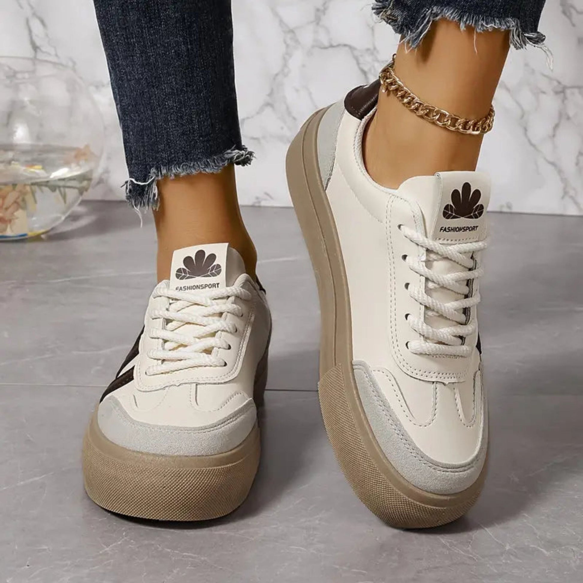 Sneakers | 3 ränder | Snörning | Vita sneakers | Damskor-Mira Lina