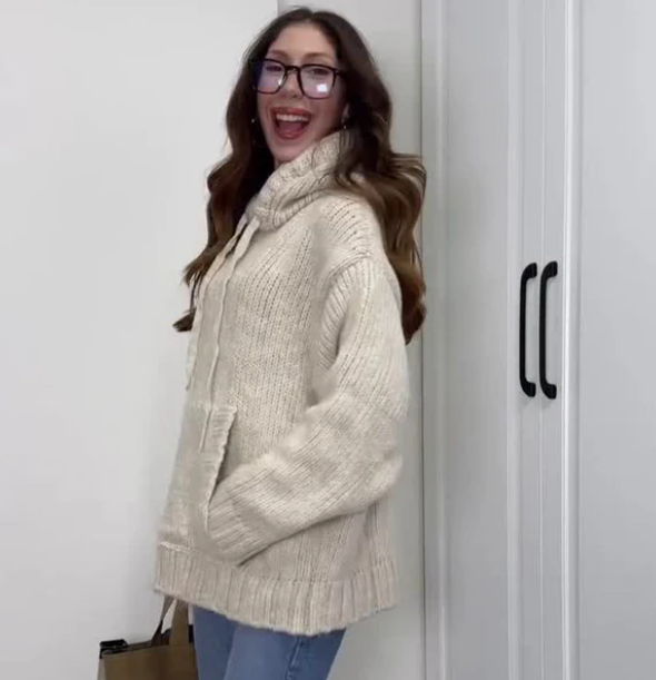 Stickad Tröja – Huvtröja – Pnaturfiberblandningover – Oversized tröja – Stickade plagg för damer-Mira Lina