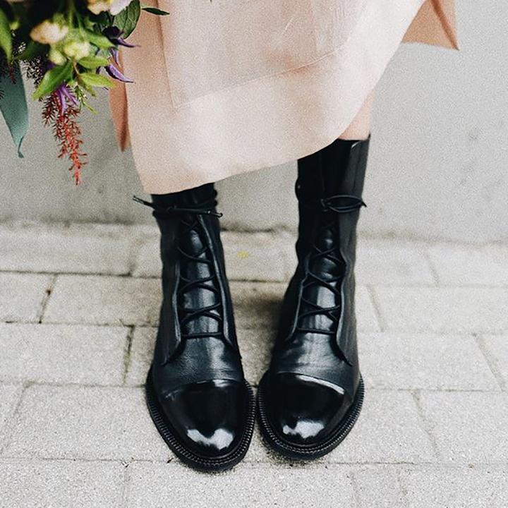 Syntetmaterial med strukturkängor - Vintage Mid Calf Lace Up-kängor för kvinnor-Mira Lina