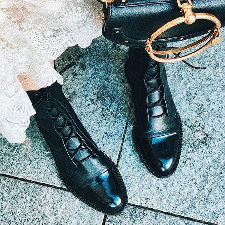Syntetmaterial med strukturkängor - Vintage Mid Calf Lace Up-kängor för kvinnor-Mira Lina