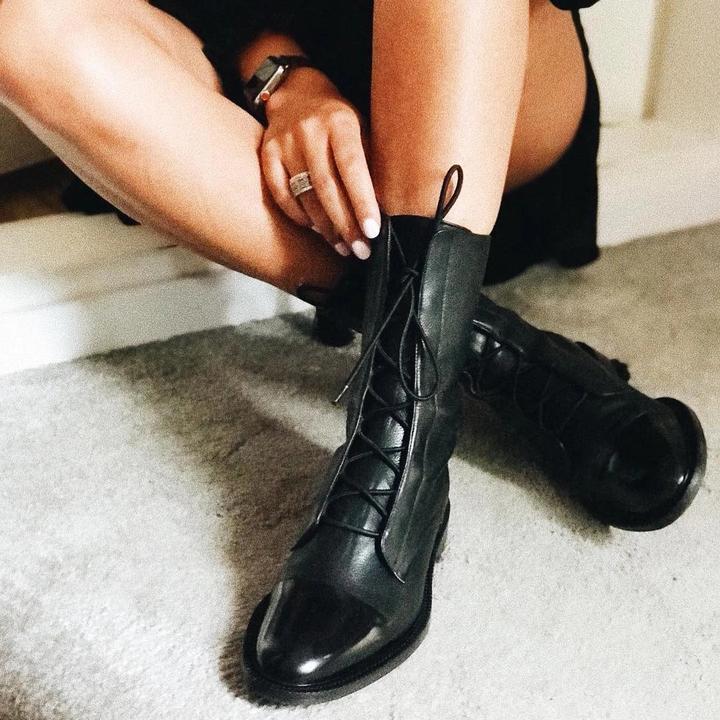 Syntetmaterial med strukturkängor - Vintage Mid Calf Lace Up-kängor för kvinnor-Mira Lina