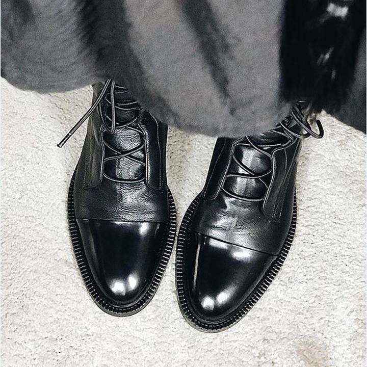 Syntetmaterial med strukturkängor - Vintage Mid Calf Lace Up-kängor för kvinnor-Mira Lina
