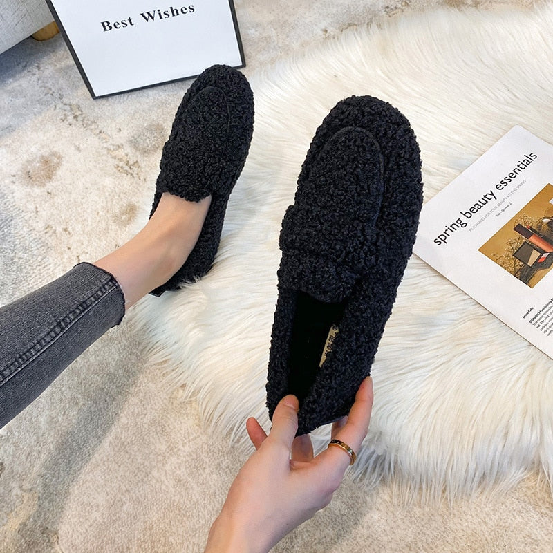 Teddy Loafers – Mjuka, långluggigt tygklädda slip-on-loafers för dam-Mira Lina