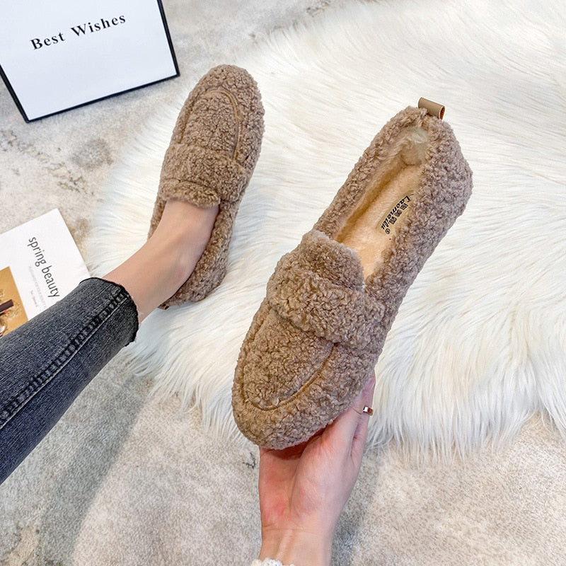 Teddy Loafers – Mjuka, långluggigt tygklädda slip-on-loafers för dam-Mira Lina