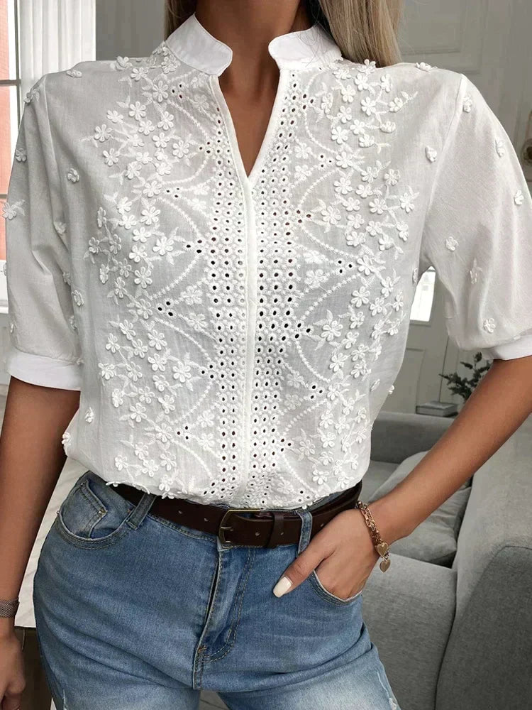 Vit topp - Kortärmad blus med broderad öljett för kvinnor-Mira Lina
