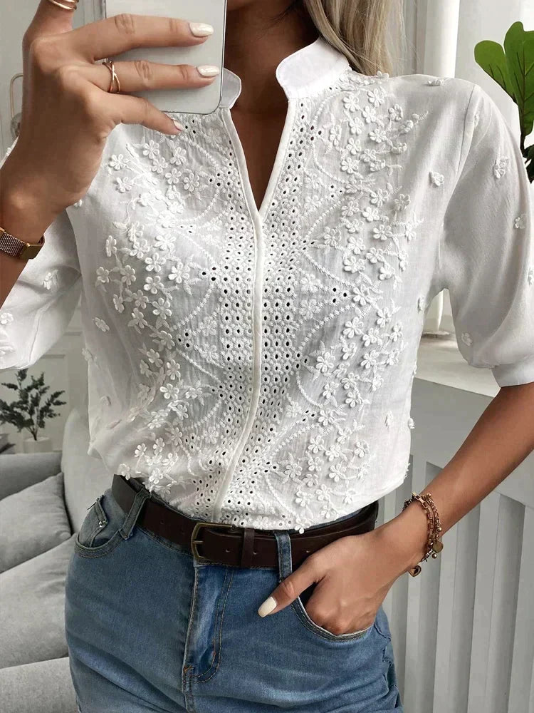 Vit topp - Kortärmad blus med broderad öljett för kvinnor-Mira Lina