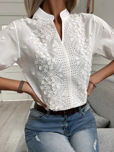 Vit topp - Kortärmad blus med broderad öljett för kvinnor-Mira Lina